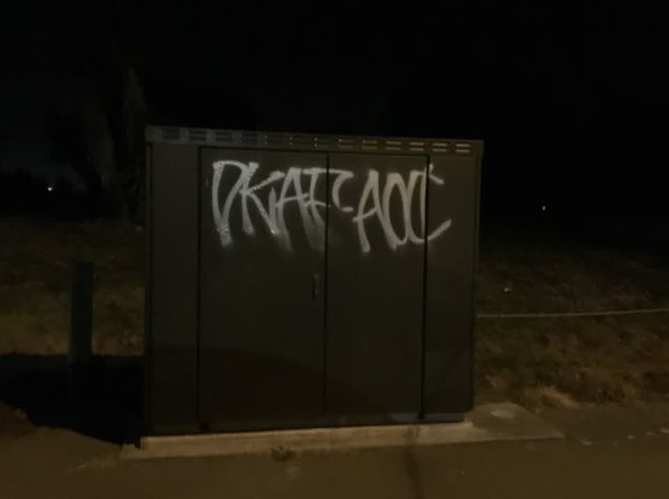 The photograph attached to this graffiti report