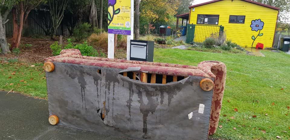 The photograph attached to this rubbish/recycling report