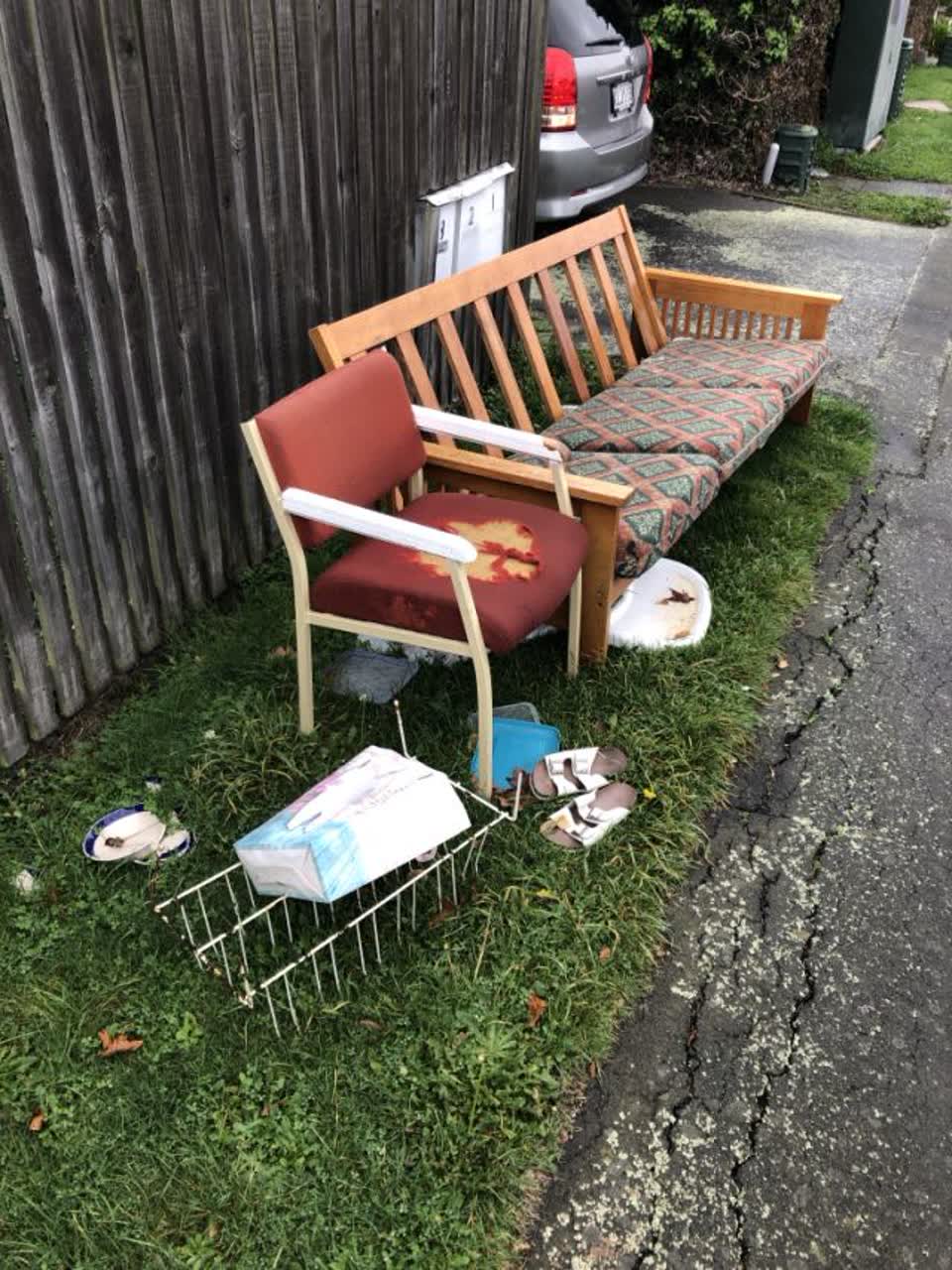 The photograph attached to this rubbish/recycling report