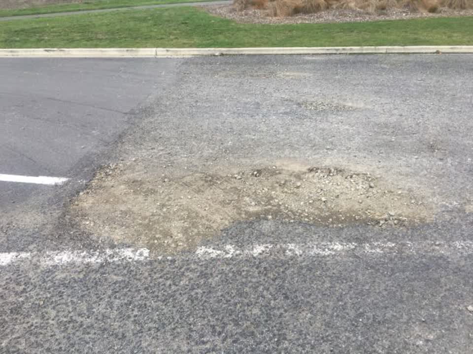 The photograph attached to this roading/streets report