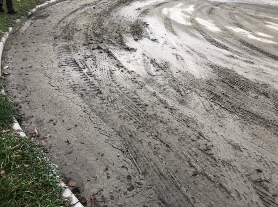 The photograph attached to this roading/streets report