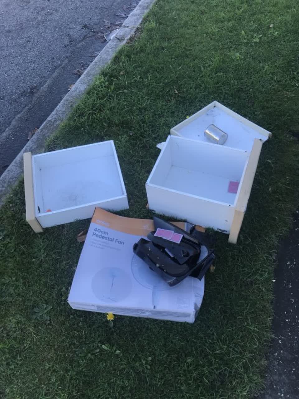 The photograph attached to this rubbish/recycling report