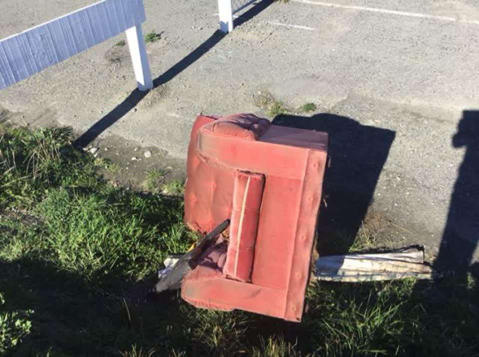 The photograph attached to this rubbish/recycling report