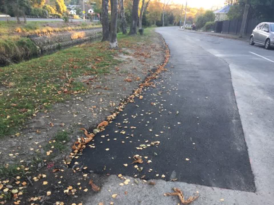 The photograph attached to this roading/streets report