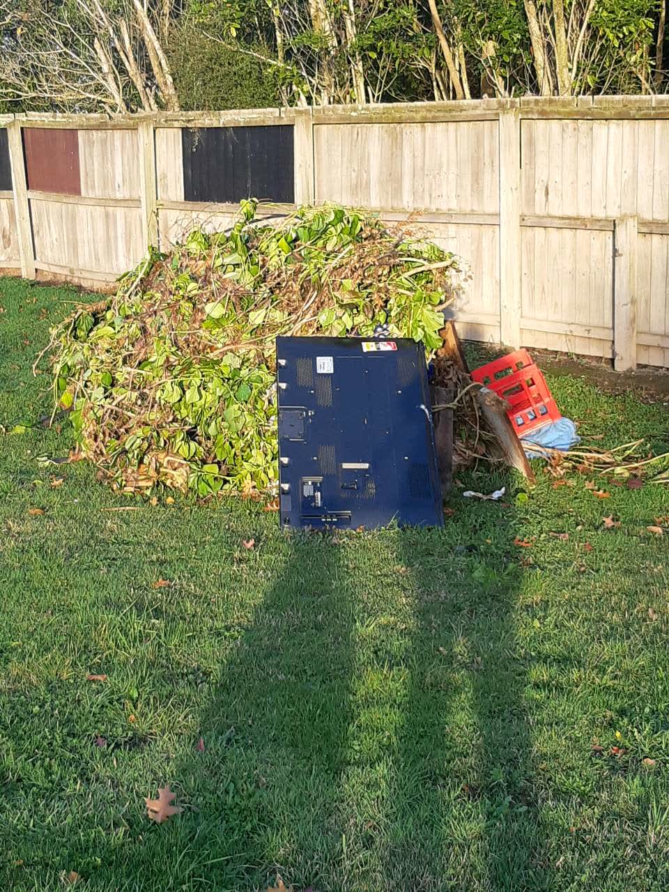 The photograph attached to this rubbish/recycling report