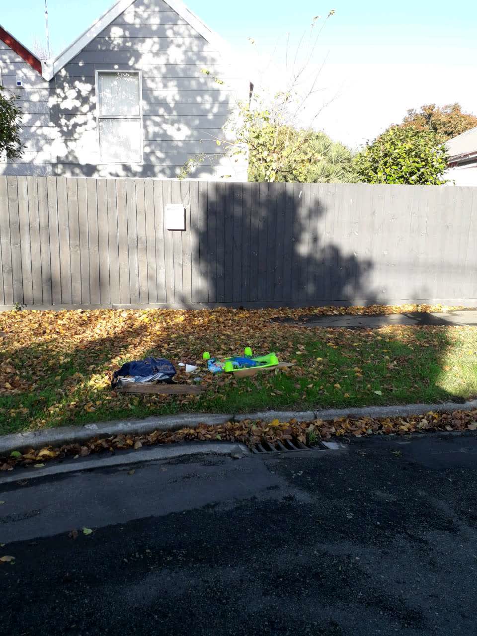 The photograph attached to this rubbish/recycling report