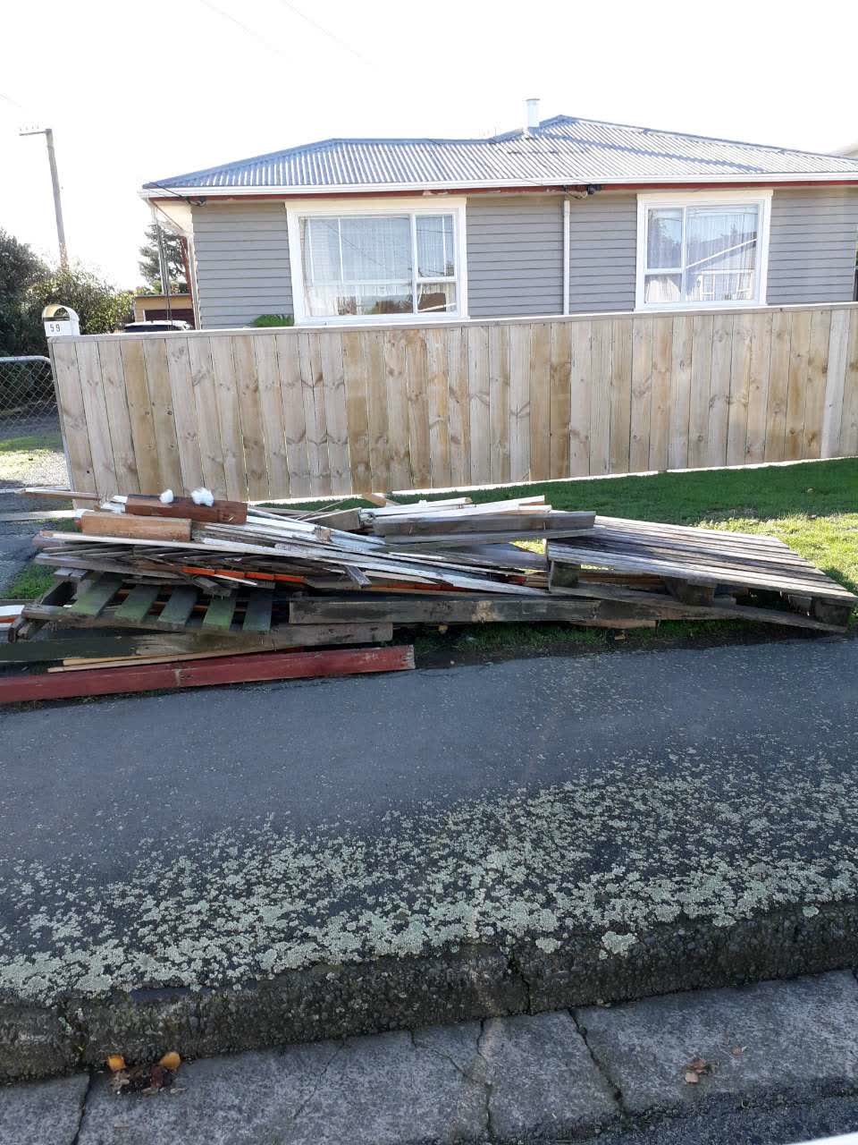 The photograph attached to this rubbish/recycling report