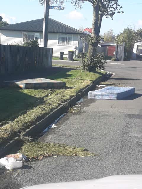 Rubbish/Recycling, a report photo
