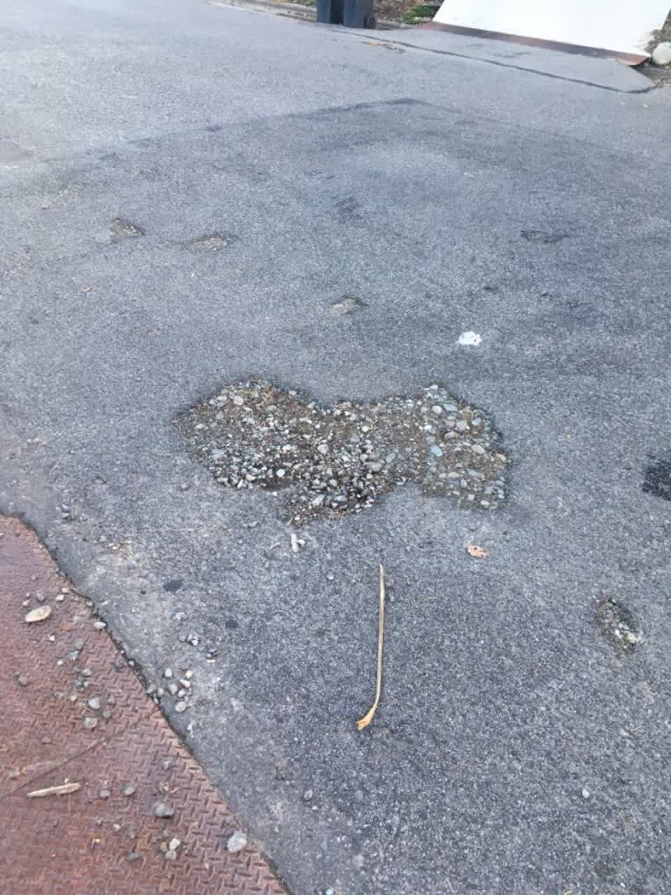 The photograph attached to this roading/streets report