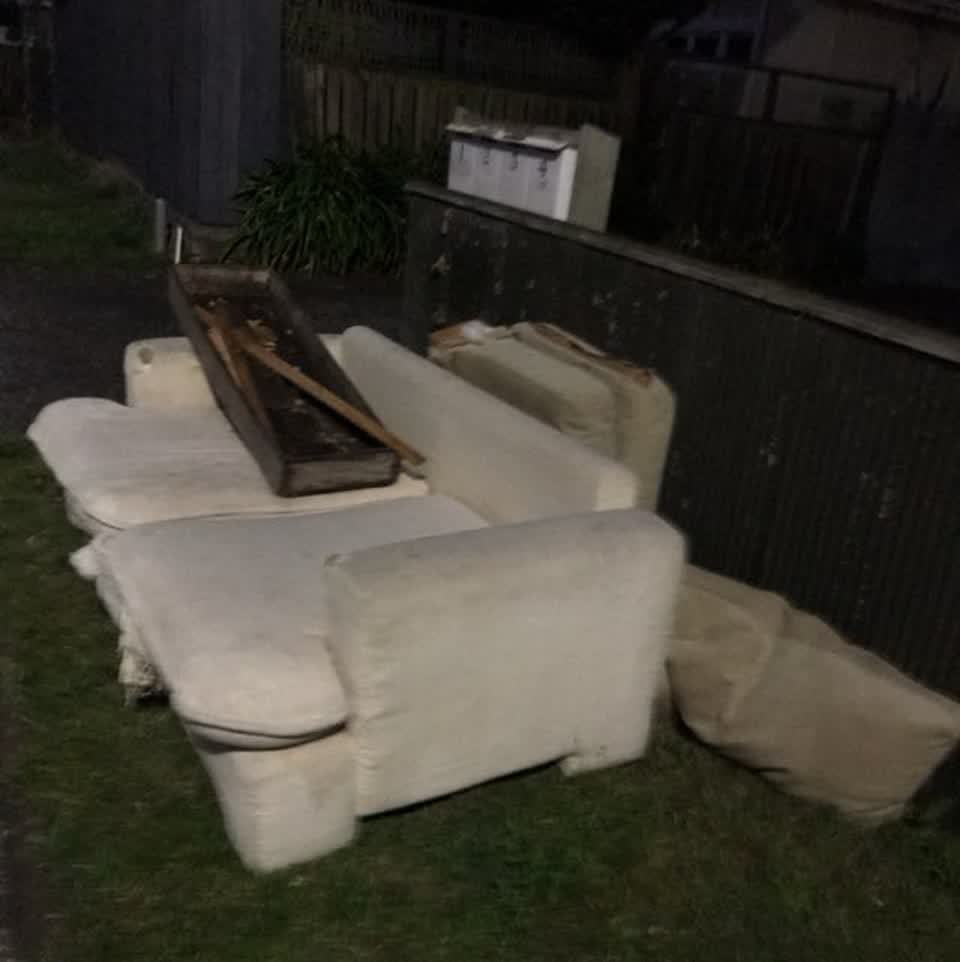 The photograph attached to this rubbish/recycling report
