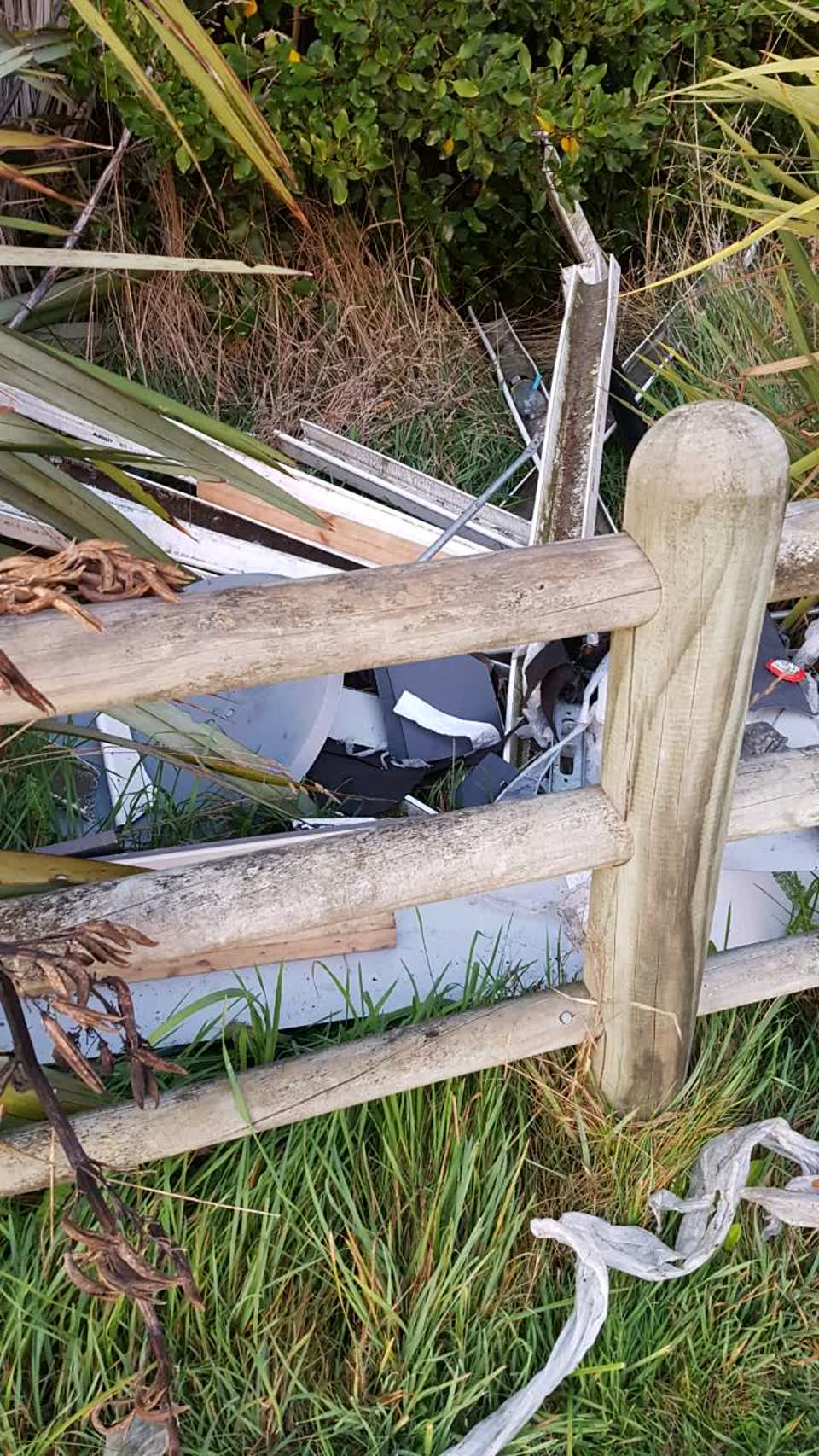 The photograph attached to this rubbish/recycling report