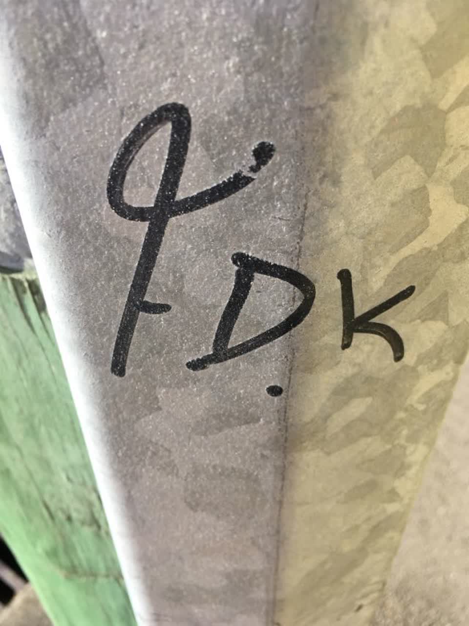 The photograph attached to this graffiti report