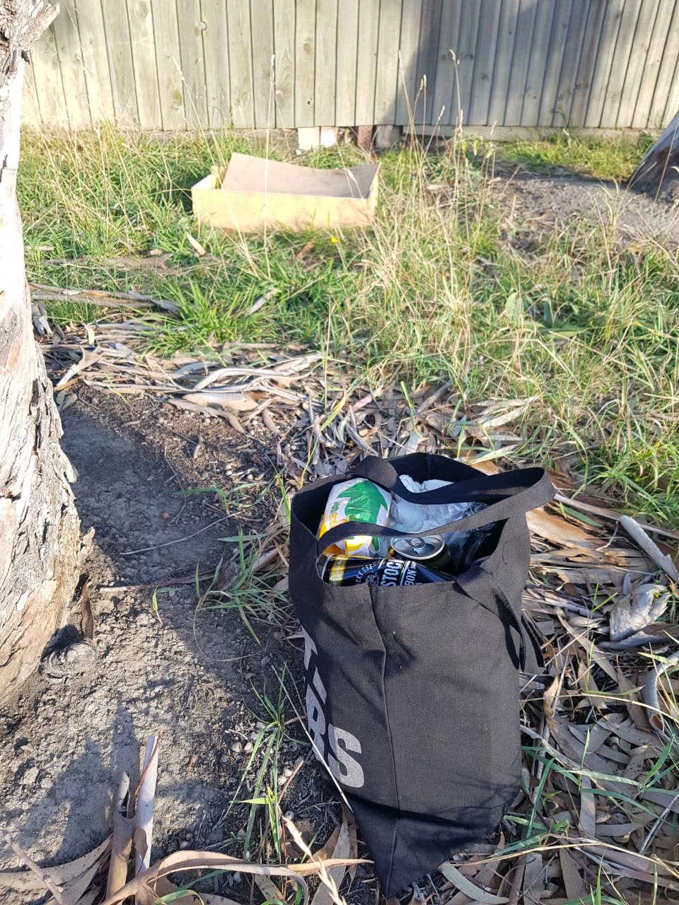 The photograph attached to this rubbish/recycling report
