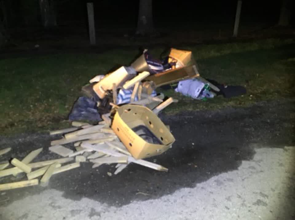 The photograph attached to this rubbish/recycling report