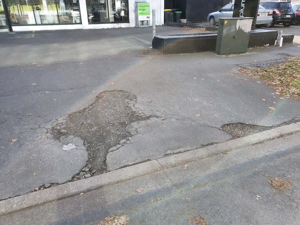 The photograph attached to this roading/streets report