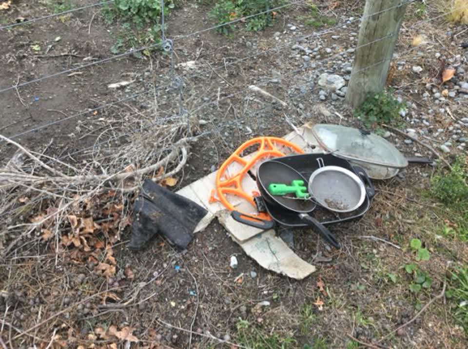 The photograph attached to this rubbish/recycling report