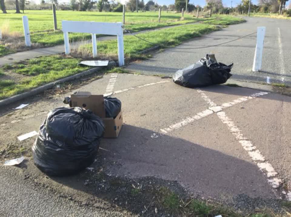 The photograph attached to this rubbish/recycling report
