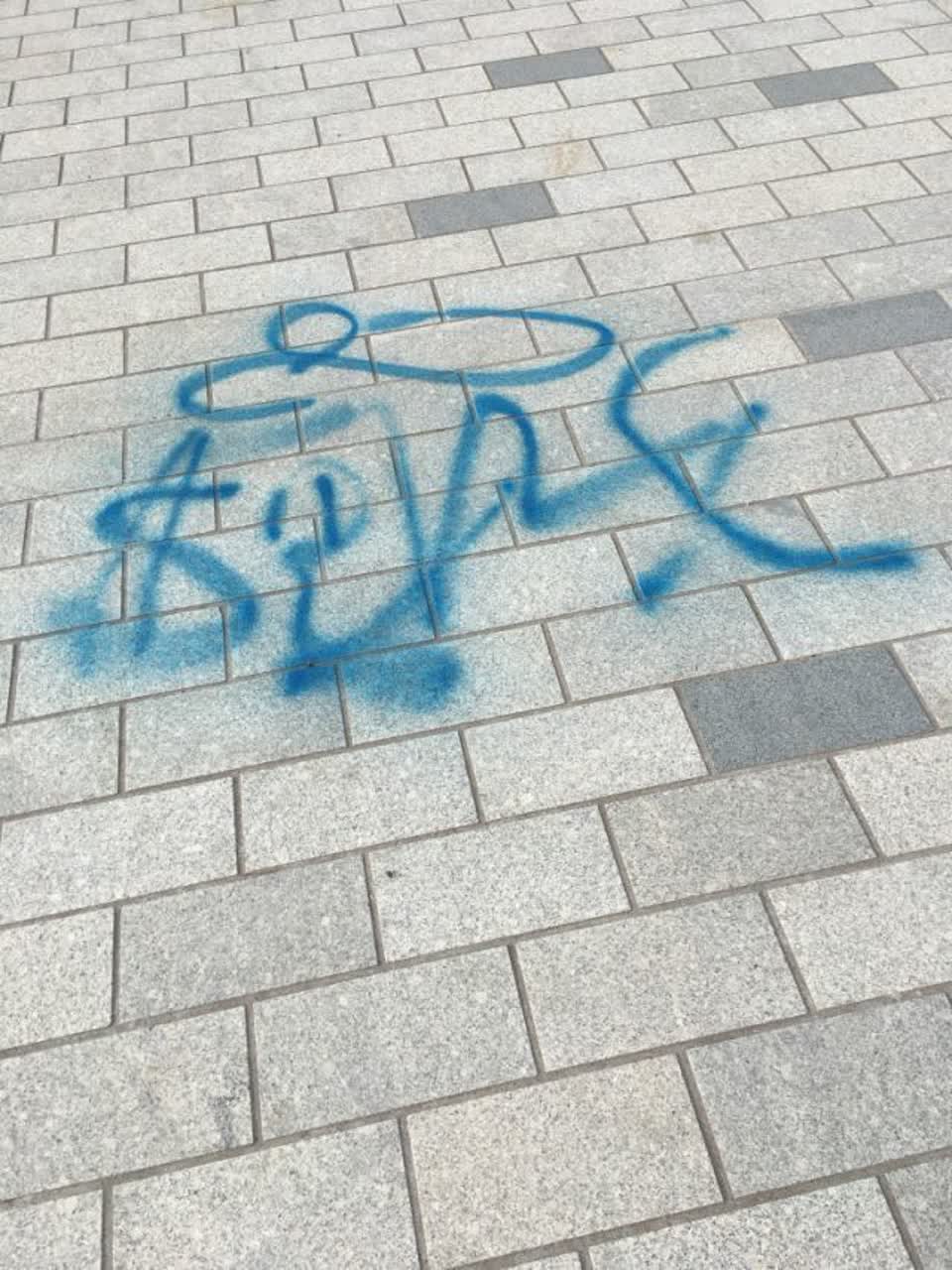 The photograph attached to this graffiti report