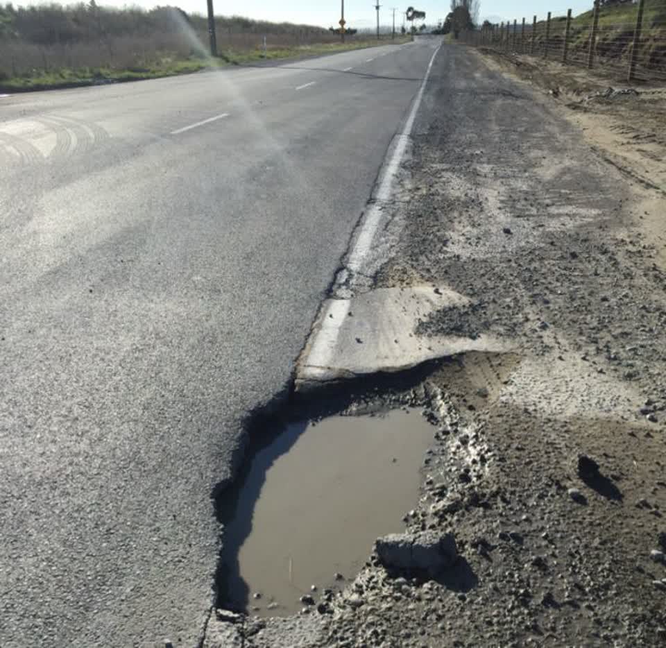 The photograph attached to this roading/streets report