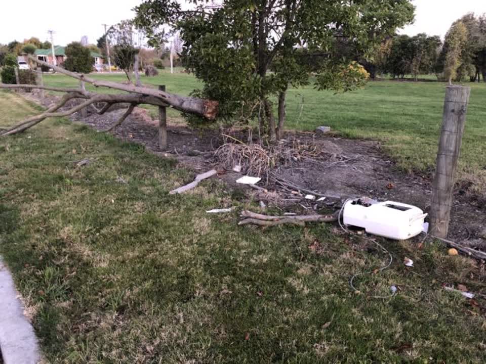 The photograph attached to this rubbish/recycling report