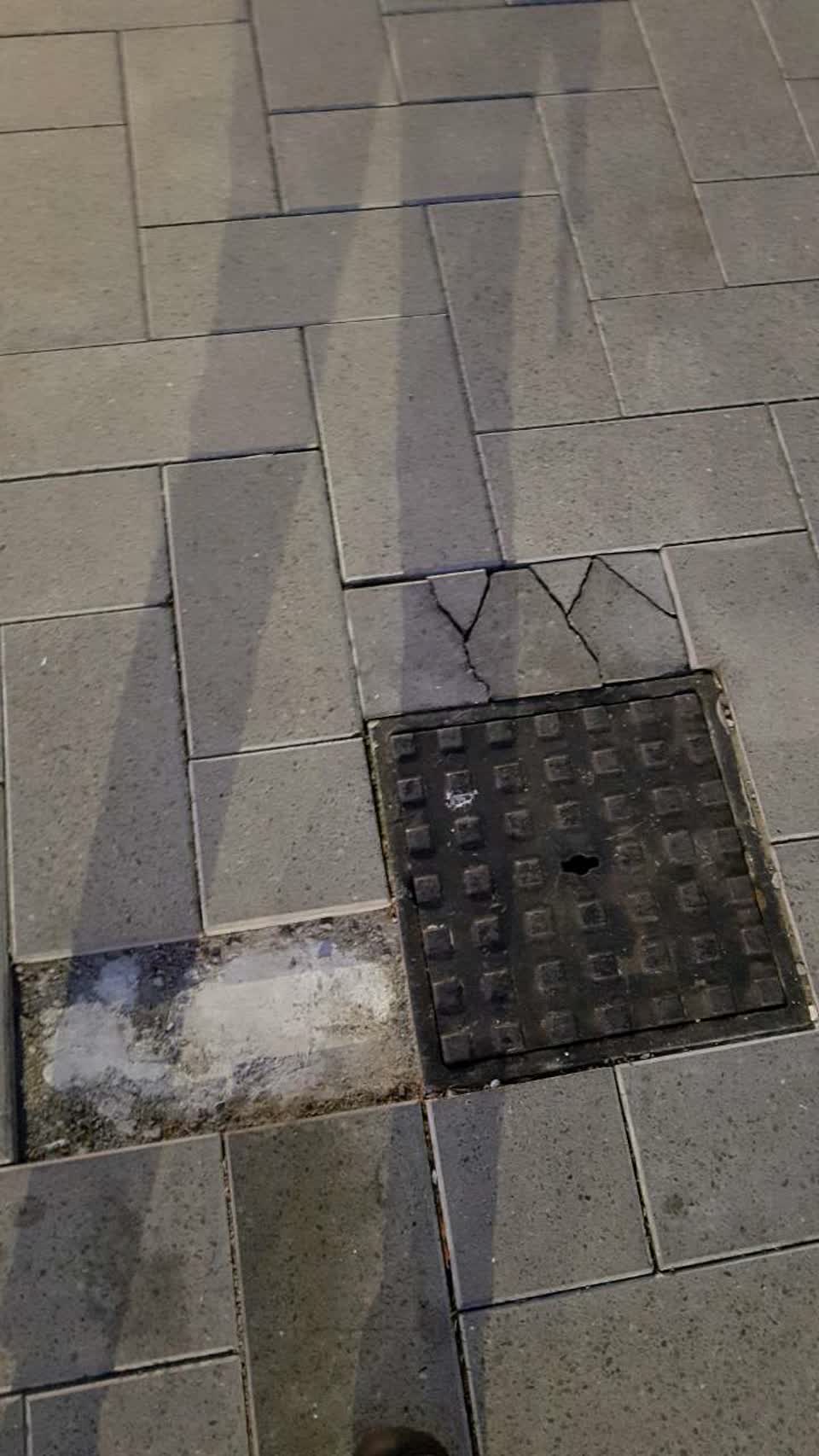 The photograph attached to this roading/streets report