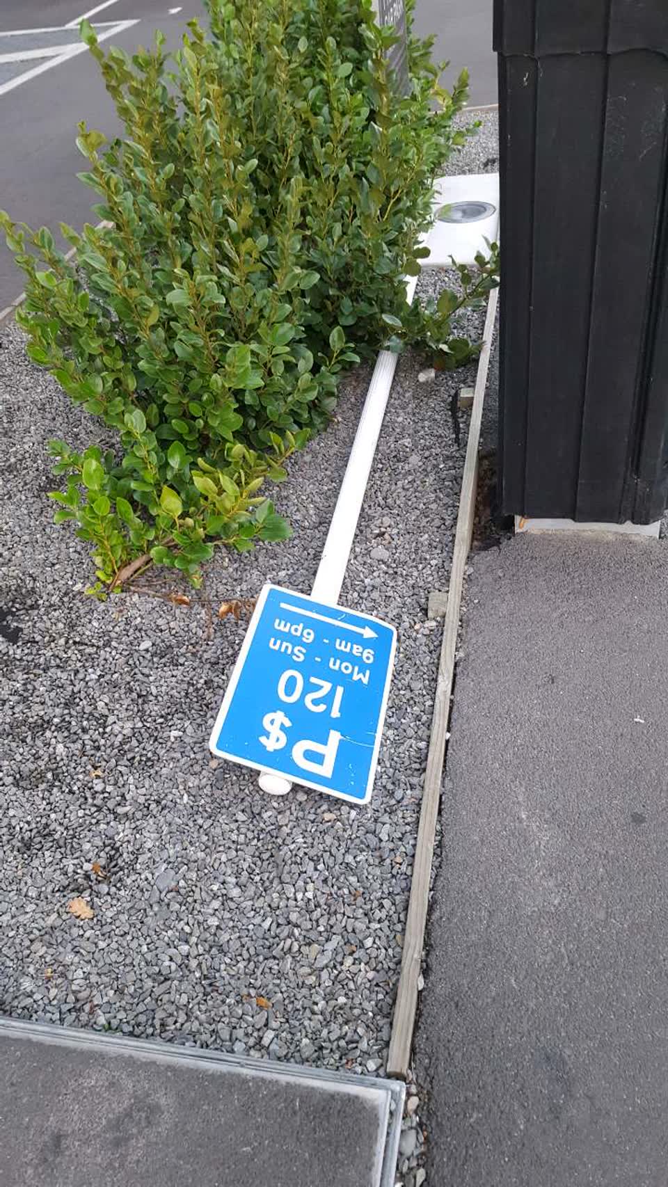 The photograph attached to this roading/streets report