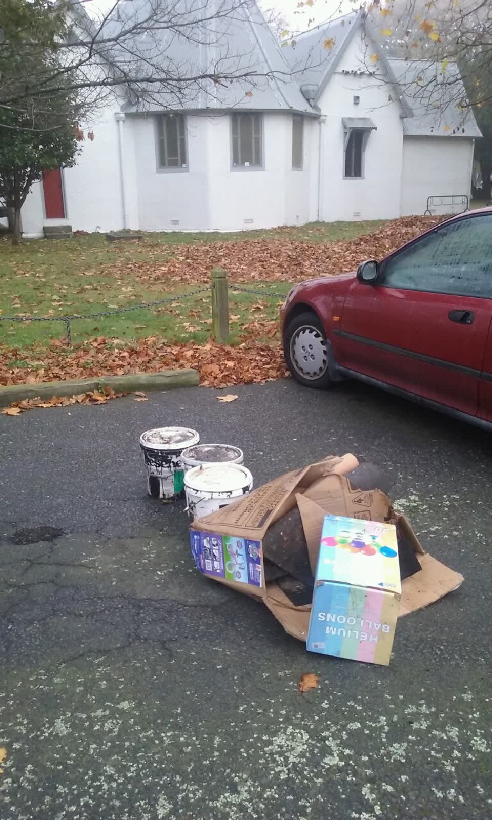 The photograph attached to this rubbish/recycling report
