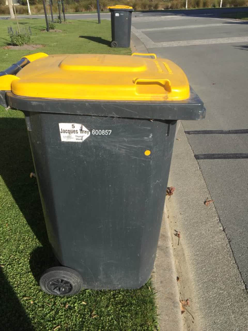 The photograph attached to this rubbish/recycling report