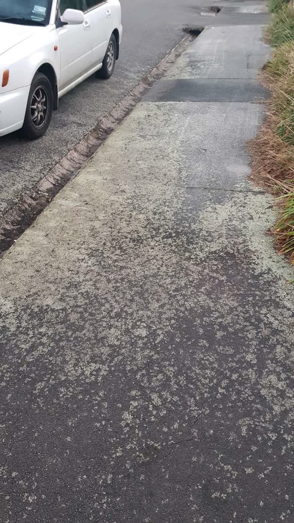 The photograph attached to this roading/streets report