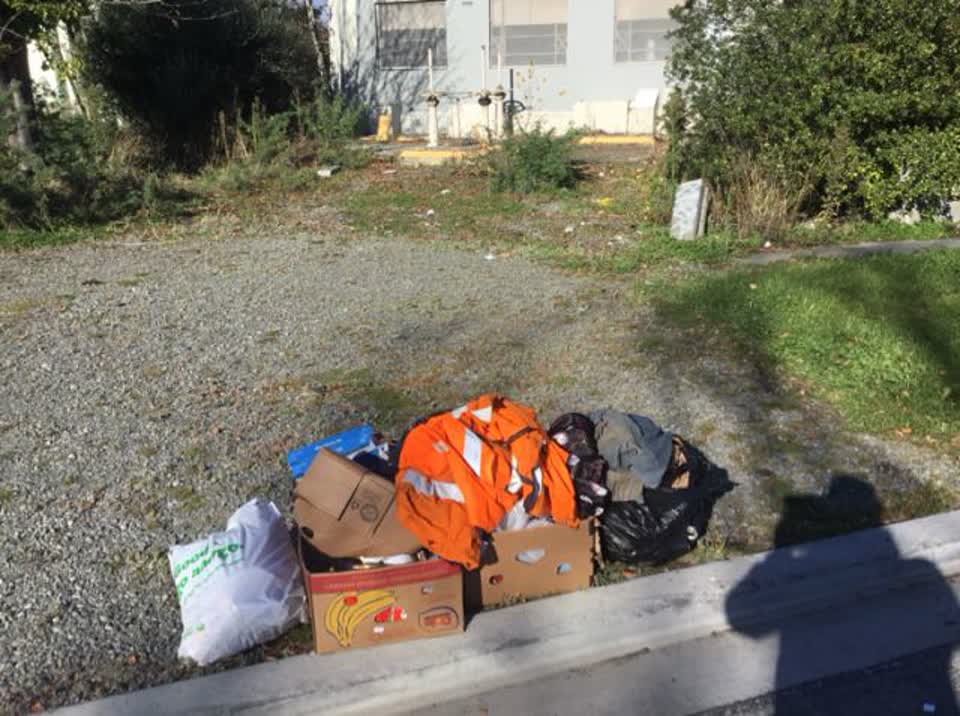 The photograph attached to this rubbish/recycling report