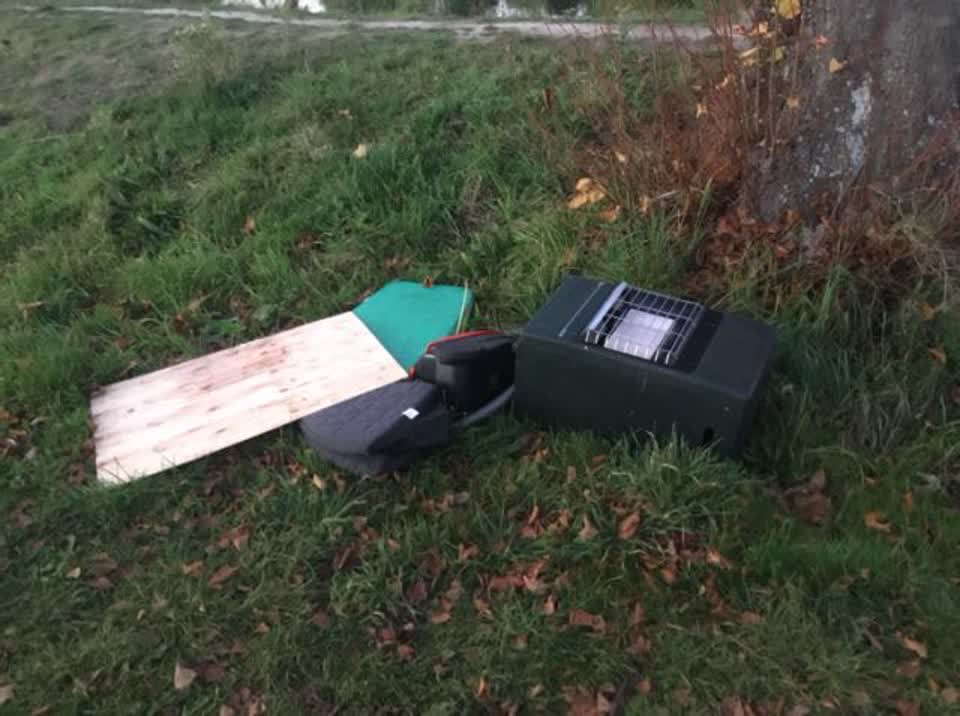 The photograph attached to this rubbish/recycling report