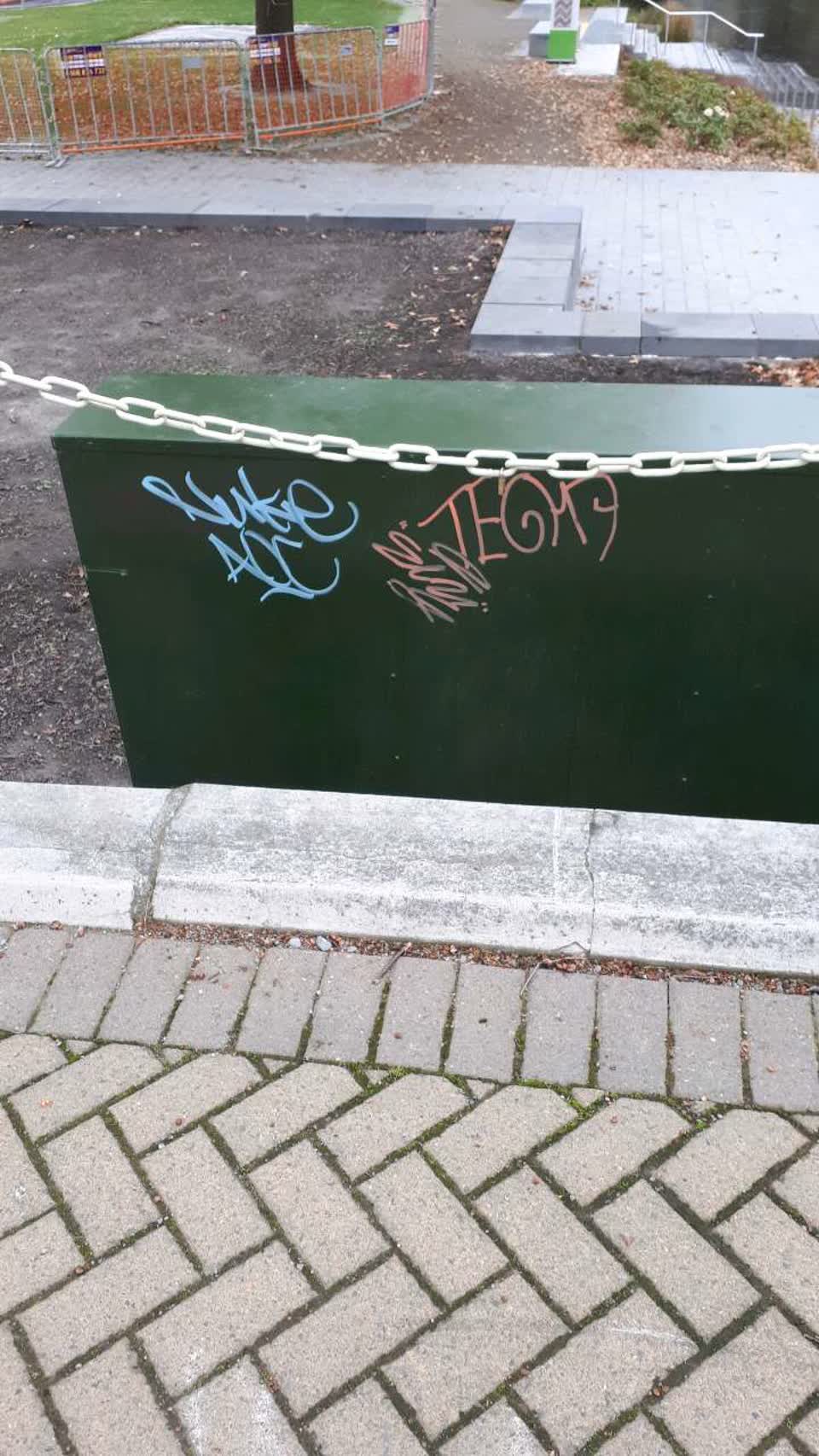 The photograph attached to this graffiti report