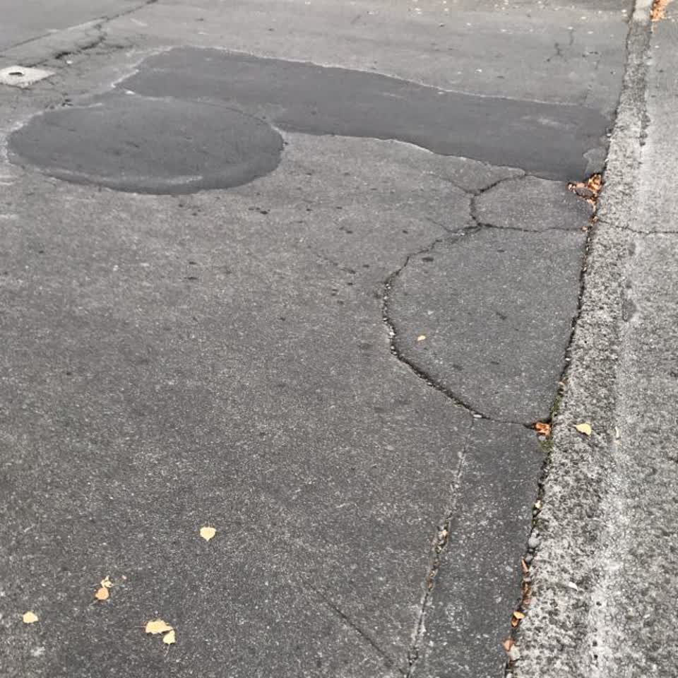 The photograph attached to this roading/streets report