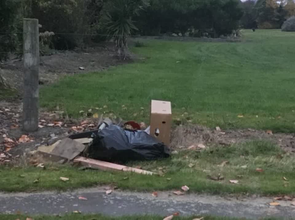 The photograph attached to this rubbish/recycling report