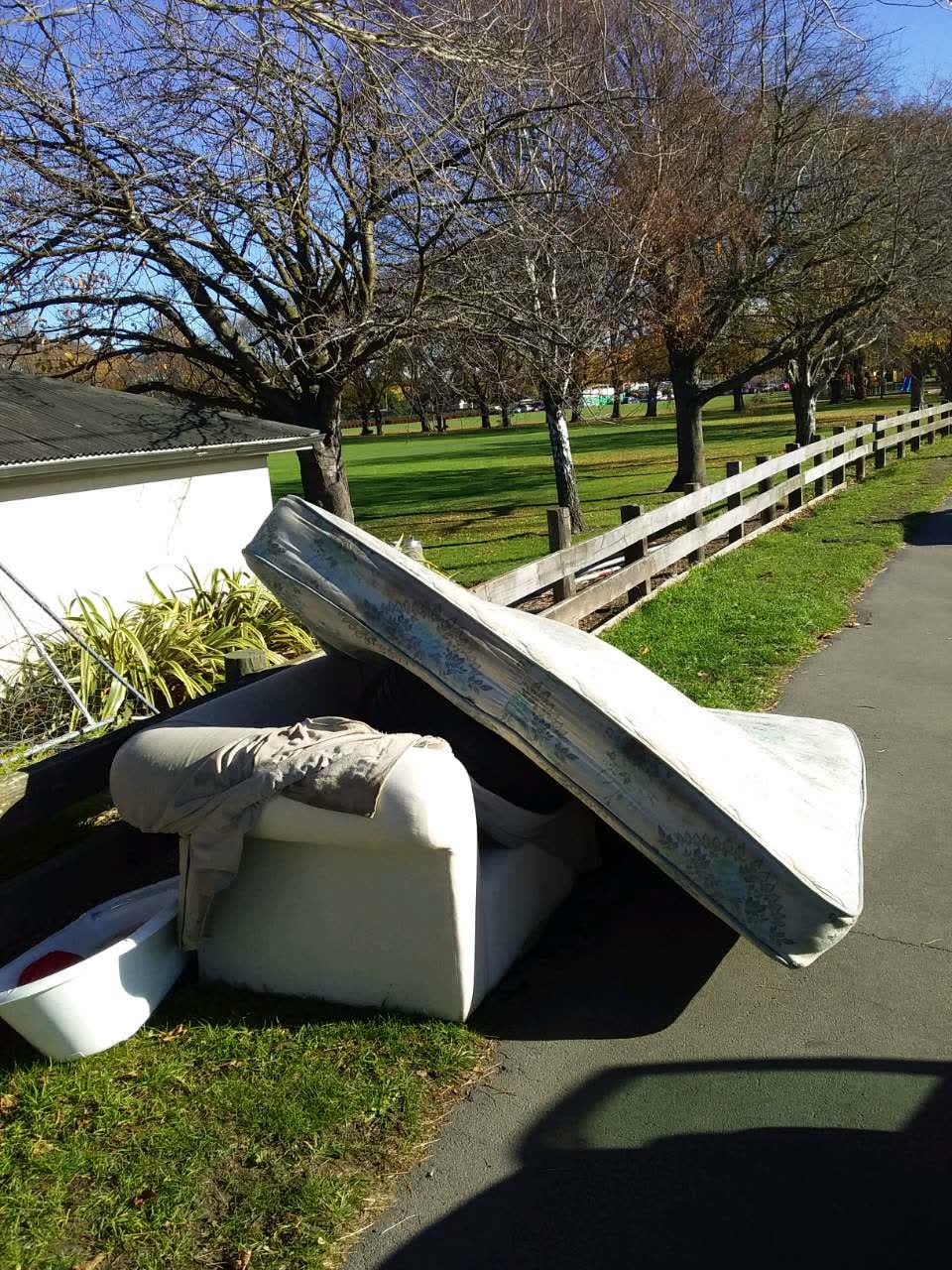 The photograph attached to this rubbish/recycling report