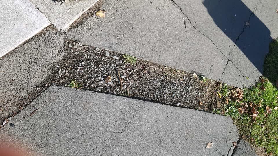 The photograph attached to this roading/streets report