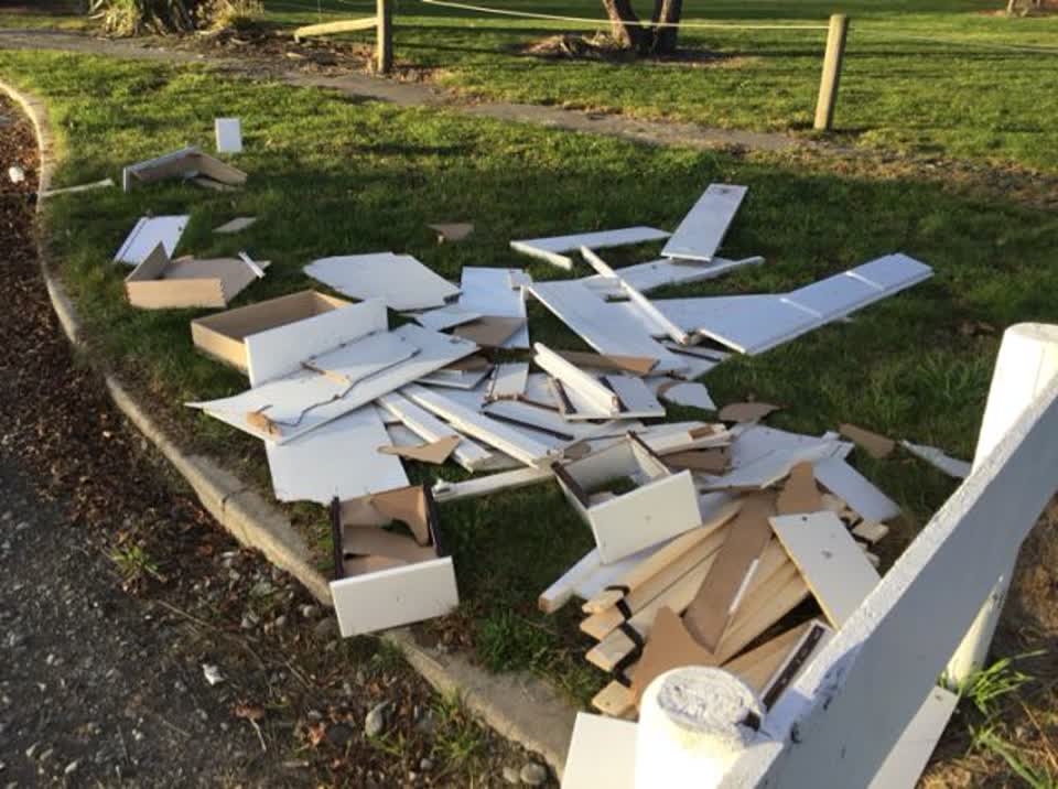 The photograph attached to this rubbish/recycling report