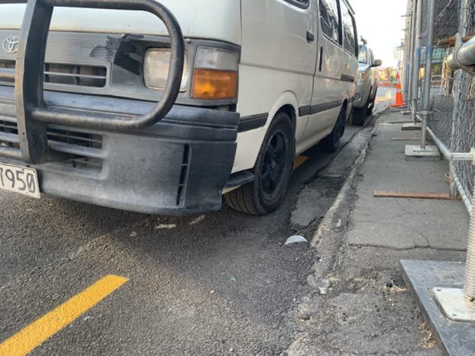 The photograph attached to this roading/streets report