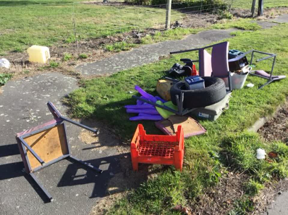 The photograph attached to this rubbish/recycling report