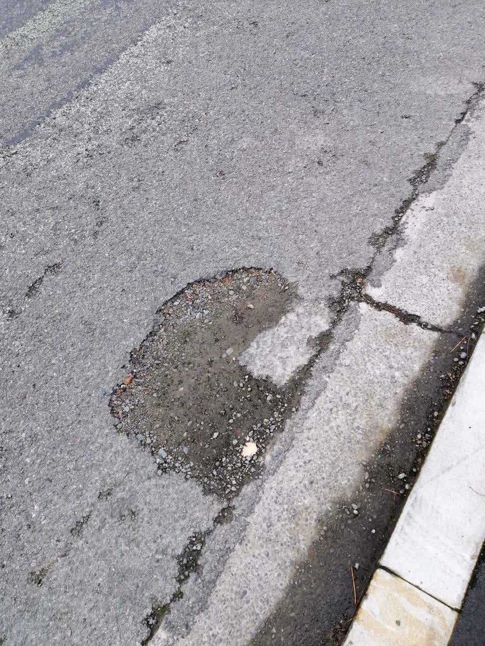 The photograph attached to this roading/streets report