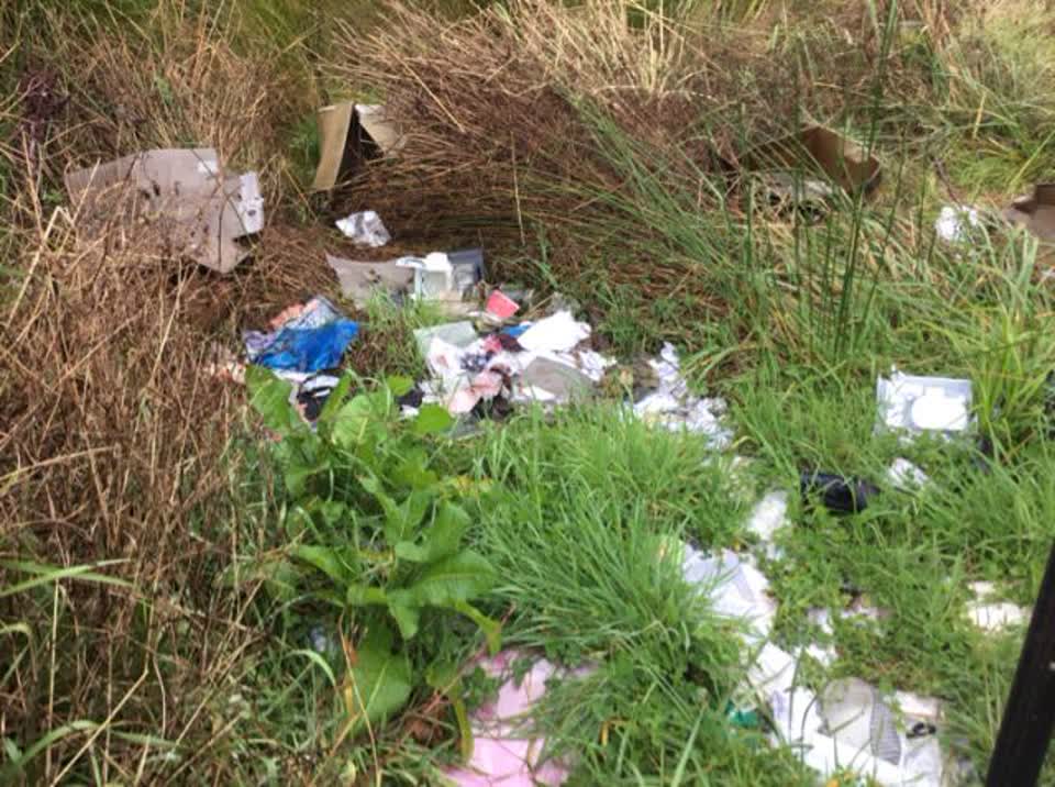 The photograph attached to this rubbish/recycling report