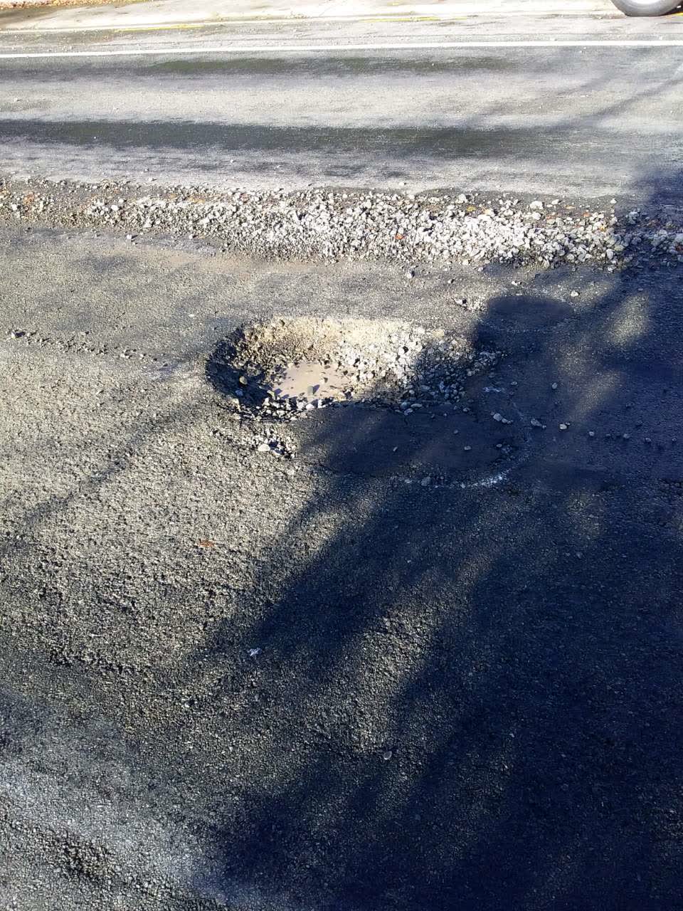 The photograph attached to this roading/streets report