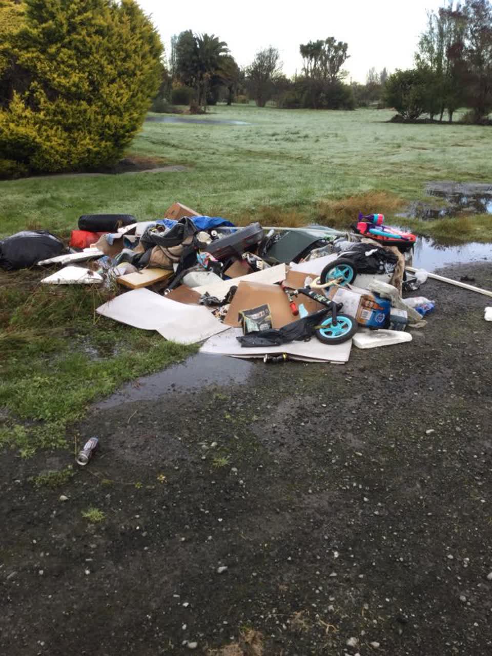 The photograph attached to this rubbish/recycling report
