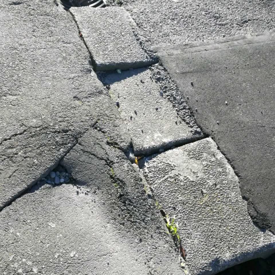 The photograph attached to this roading/streets report