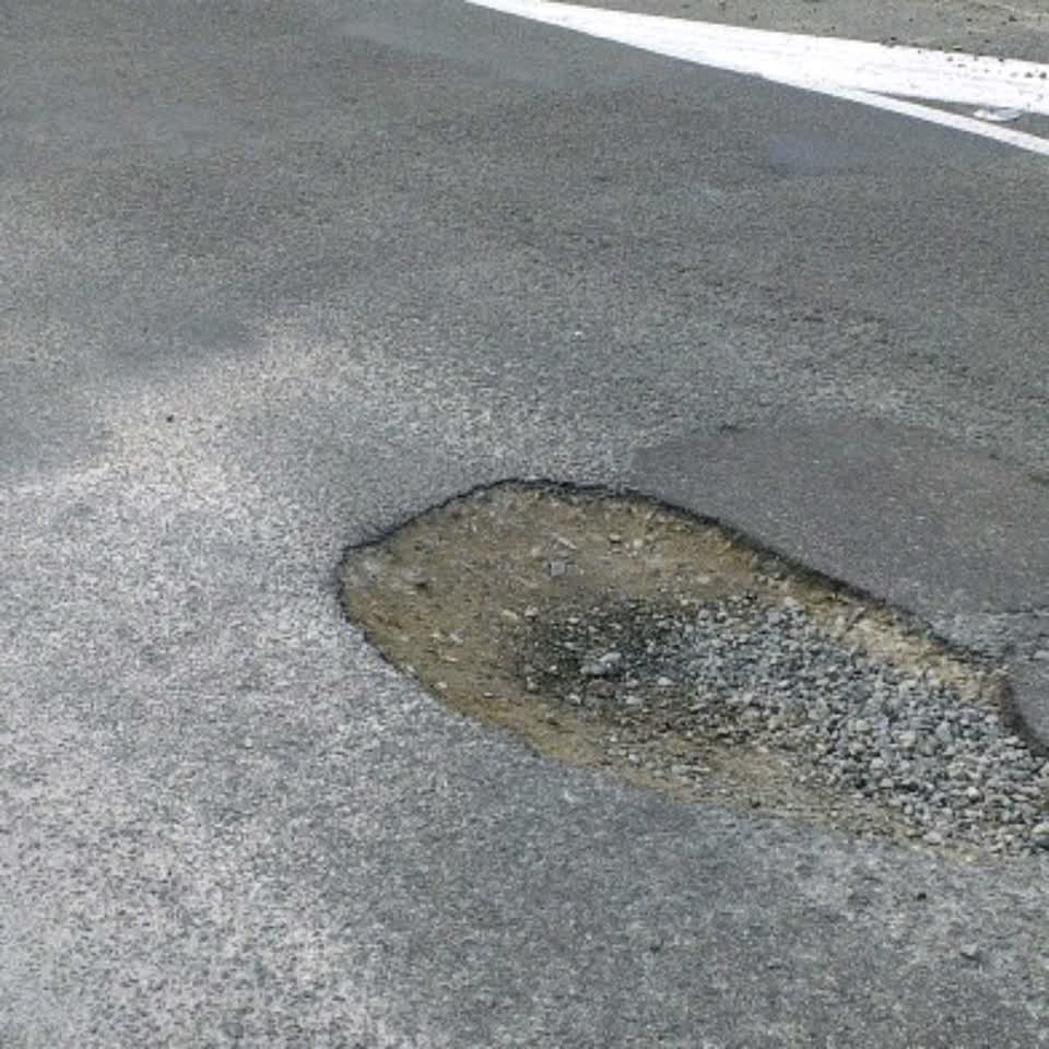 The photograph attached to this roading/streets report