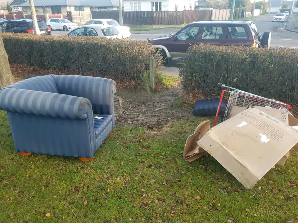 The photograph attached to this rubbish/recycling report