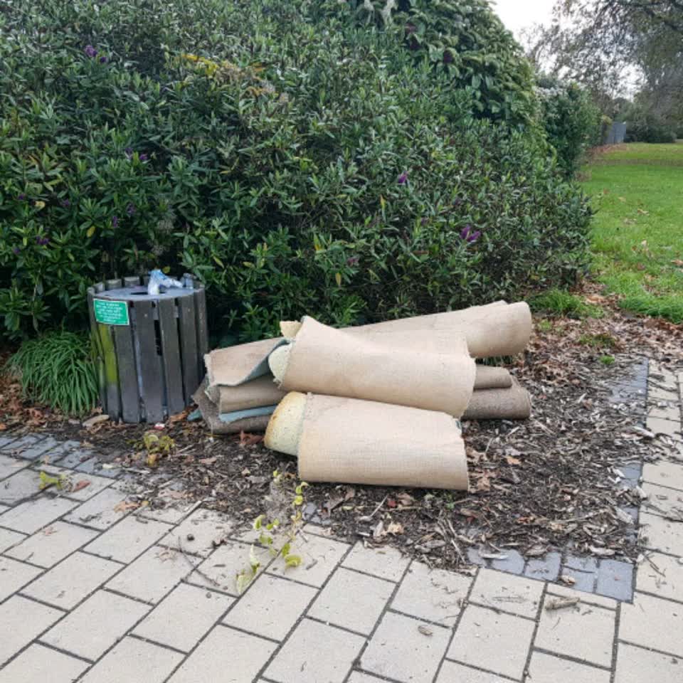 The photograph attached to this rubbish/recycling report