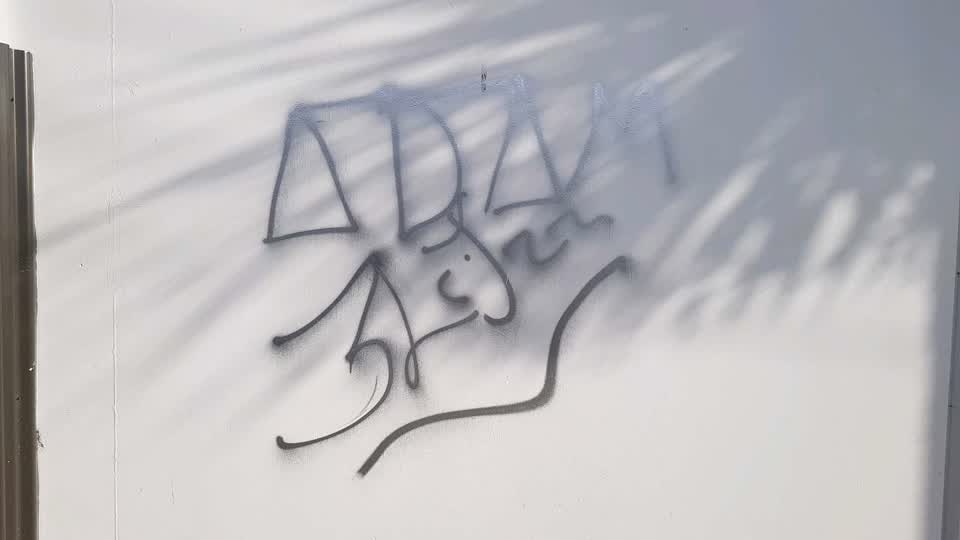The photograph attached to this graffiti report