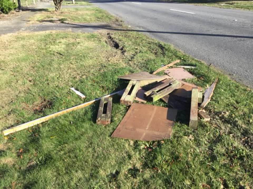 The photograph attached to this rubbish/recycling report