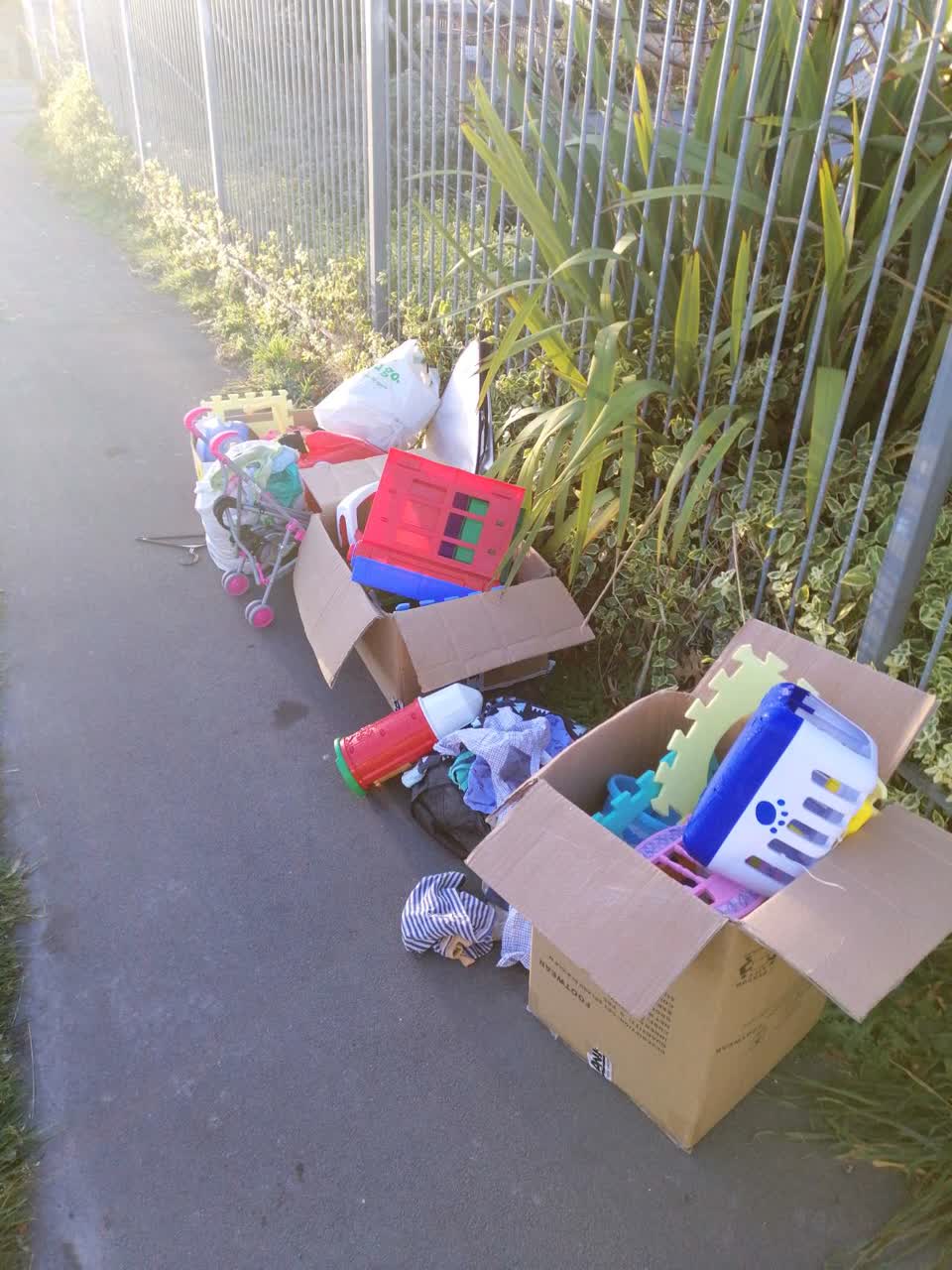 The photograph attached to this rubbish/recycling report